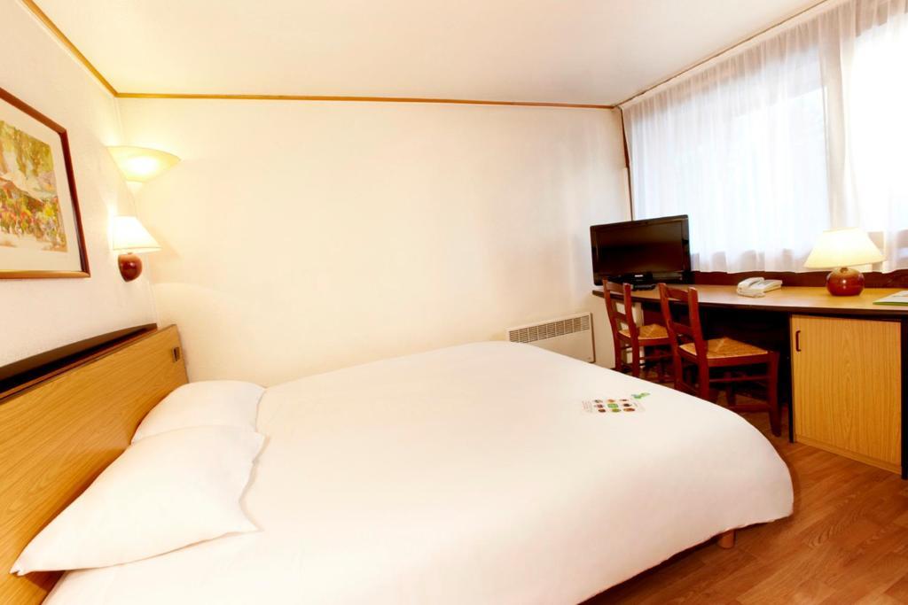 Campanile Hotel Mayenne Zimmer foto